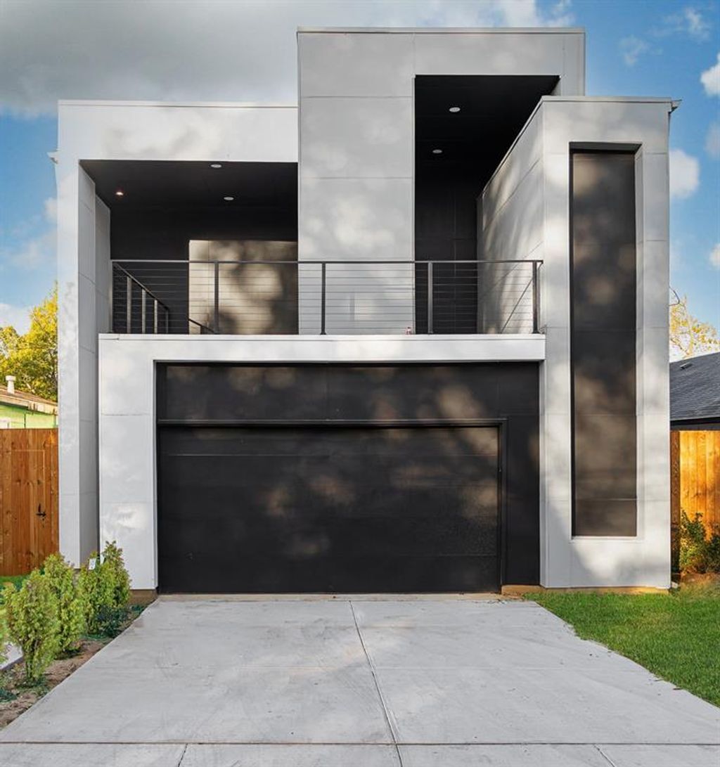 Photo of 3343 Parvia Avenue, Dallas, TX 75212 (MLS # 21113023)