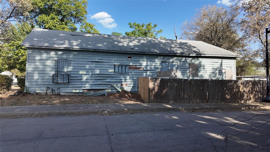 1102 E Terrell Avenue