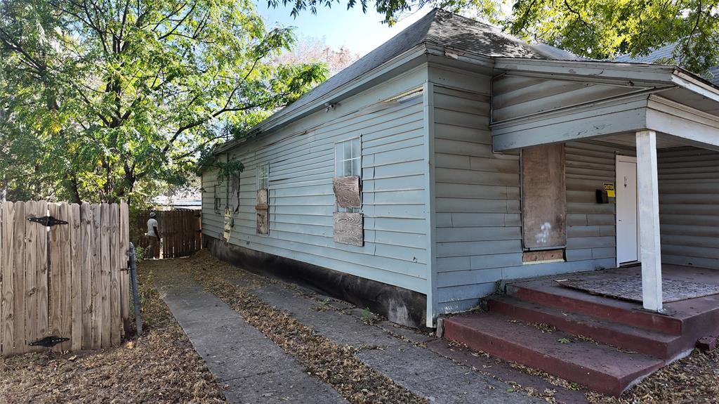 1102 E Terrell Avenue