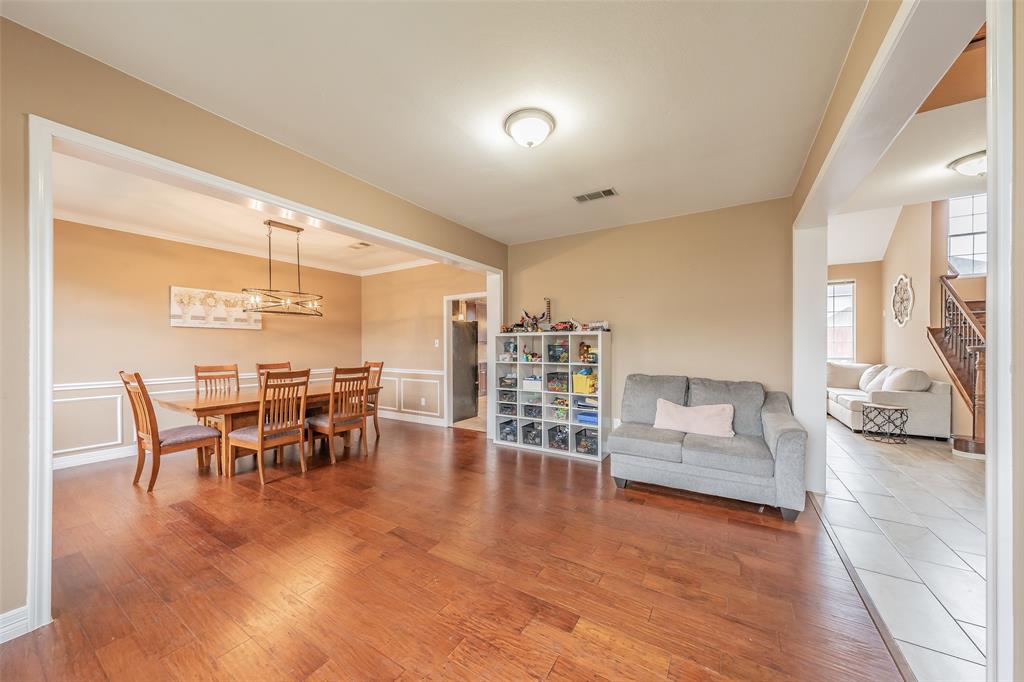 275 Meadowside Drive