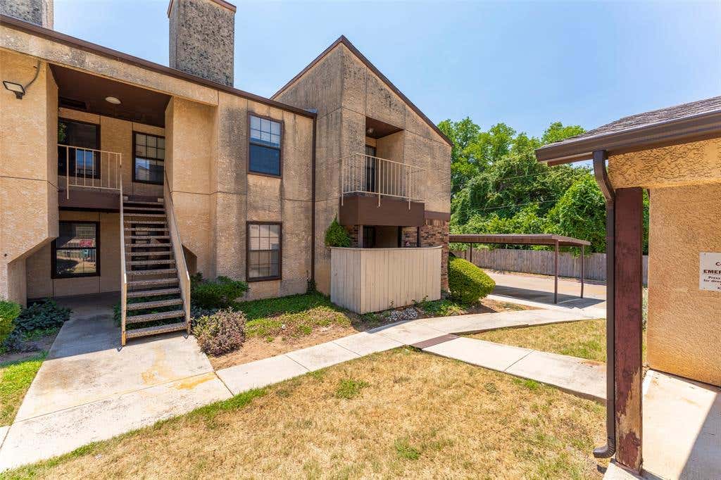Photo of 1745 Crest Grove Drive, Arlington, TX 76012 (MLS # 21349866)