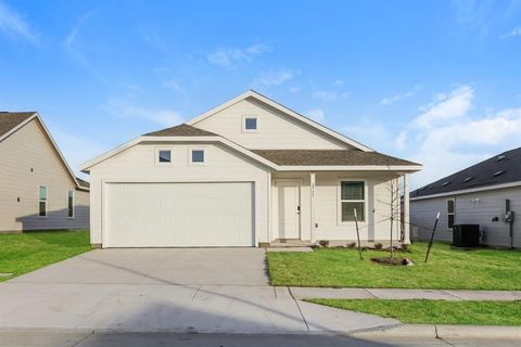 Photo of 2737 Center Creek Ln, Benbrook, TX 76108 (MLS # 21171730)