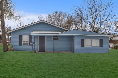 Photo of 130 Westway Drive, Terrell, TX 75160 (MLS # 21157722)