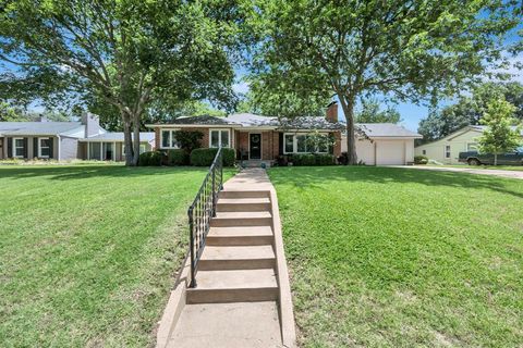 Photo of 6371 Greenway Road, Fort Worth, TX 76116 (MLS # 21267214)