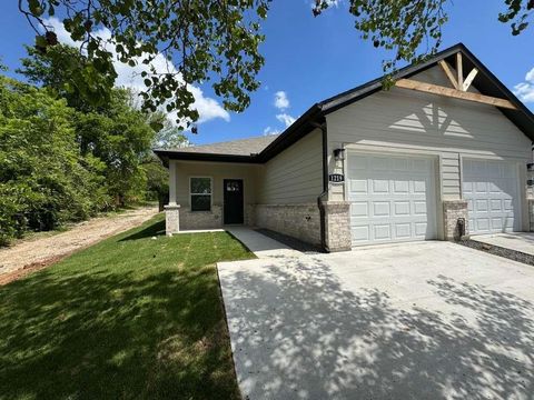 Photo of 1219 S Austin Street #1219, Sherman, TX 75090 (MLS # 21237283)