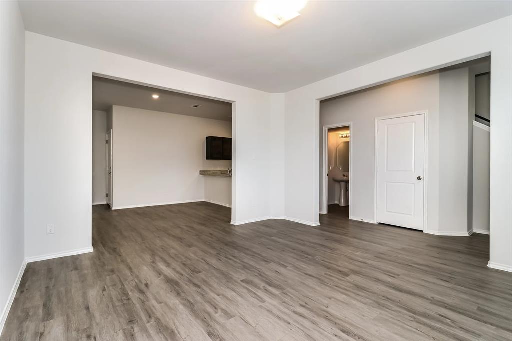 5532 Shore Point Trail