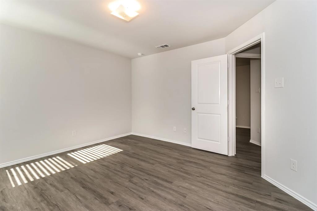 5532 Shore Point Trail