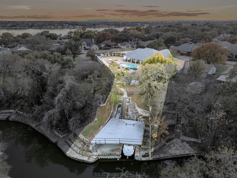 Photo of 2801 Weylene Paseo St, Granbury, TX 76049 (MLS # 21129412)