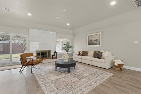 6350 Glennox Lane Dallas TX 75214