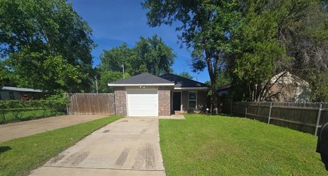 438 Sabine Avenue Cleburne TX 76031
