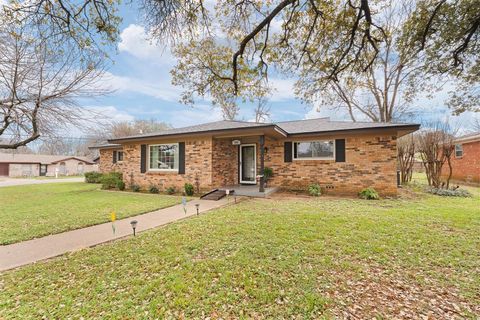 Tiny photo for 1001 Princeton Place, Cleburne, TX 76033 (MLS # 21199980)