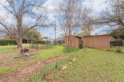 Tiny photo for 1001 Princeton Place, Cleburne, TX 76033 (MLS # 21199980)