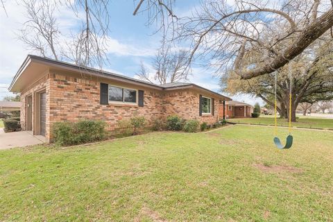 Tiny photo for 1001 Princeton Place, Cleburne, TX 76033 (MLS # 21199980)