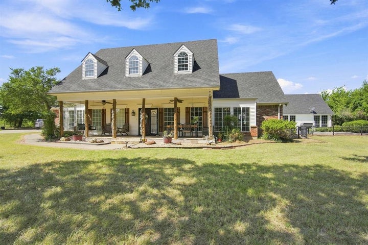 Photo 1 of 40 — 9732 Timber Trail, Scurry, TX 75158