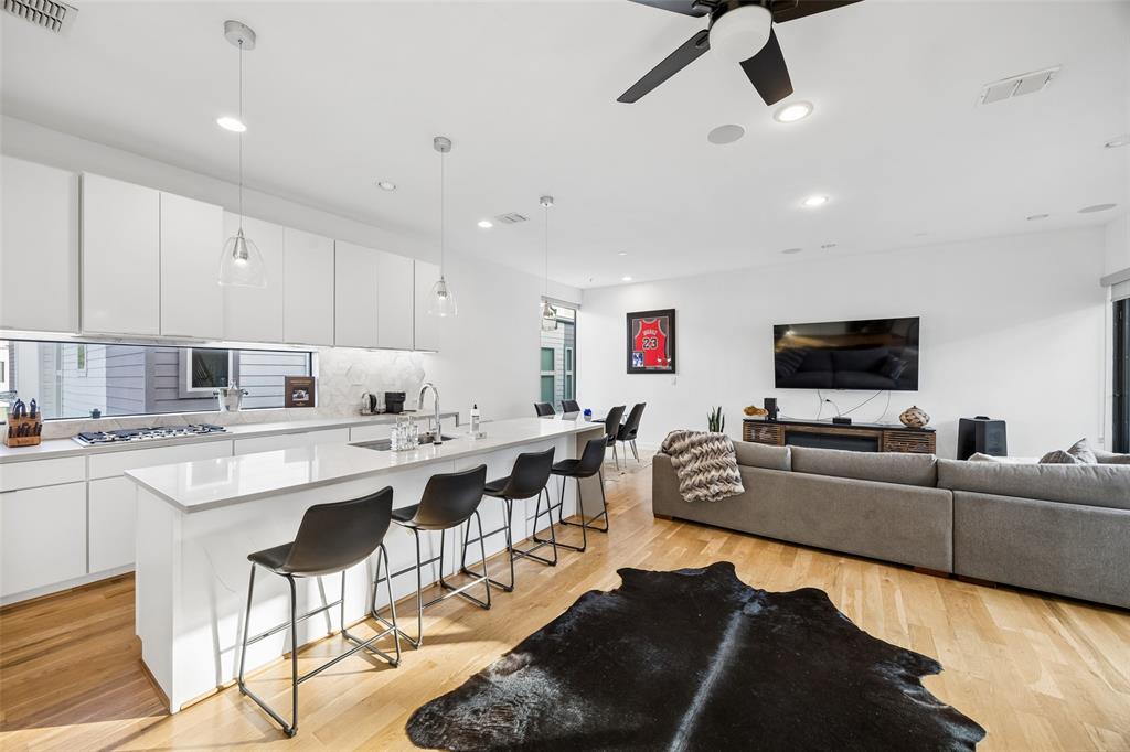 4828 Caxton Court