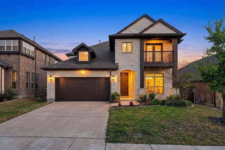 This traditional gem in McKinney’s desirable Willow Wood community features a thoughtfully designed, open-concept layout highlighted by soaring vaulted ceilings and a chef’s kitchen with granite countertops. The rare floor plan is a true standout, offering both a luxurious primary suite and a second ensuite bedroom, providing unmatched flexibility for guests or multi-generational living. Upstairs, a spacious game room leads to a private balcony, while the backyard’s covered patio offers a perfect retreat for year-round entertaining. Tucked away in an established neighborhood known for its mature trees, you are just minutes from the vibrant shops, gourmet dining, and community charm of the Historic Downtown McKinney Square.