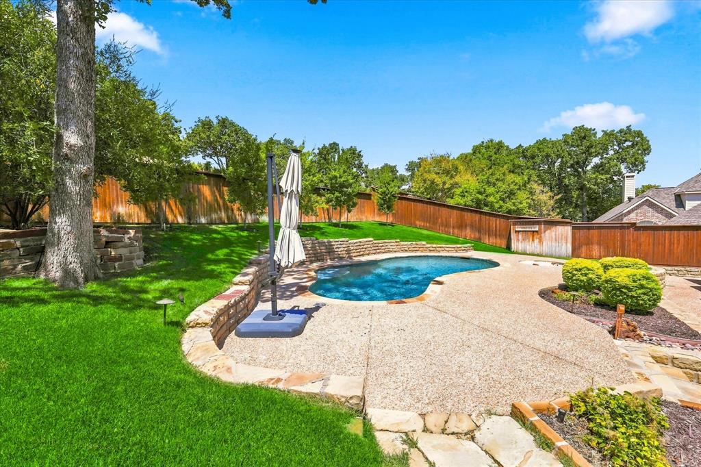 708 Lakeway Drive
