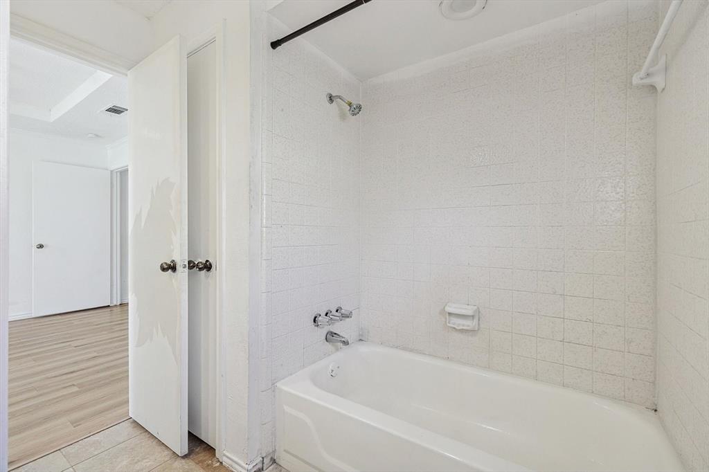 Rustic Oaks Ph One - Residential Lease