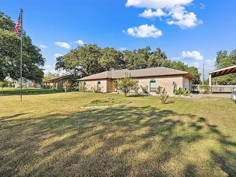 272 Locklar Loop