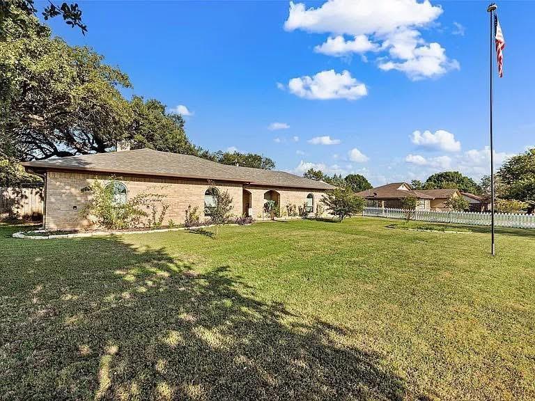 272 Locklar Loop