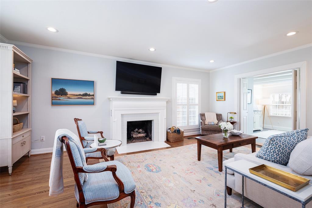 5924 Mccommas Boulevard