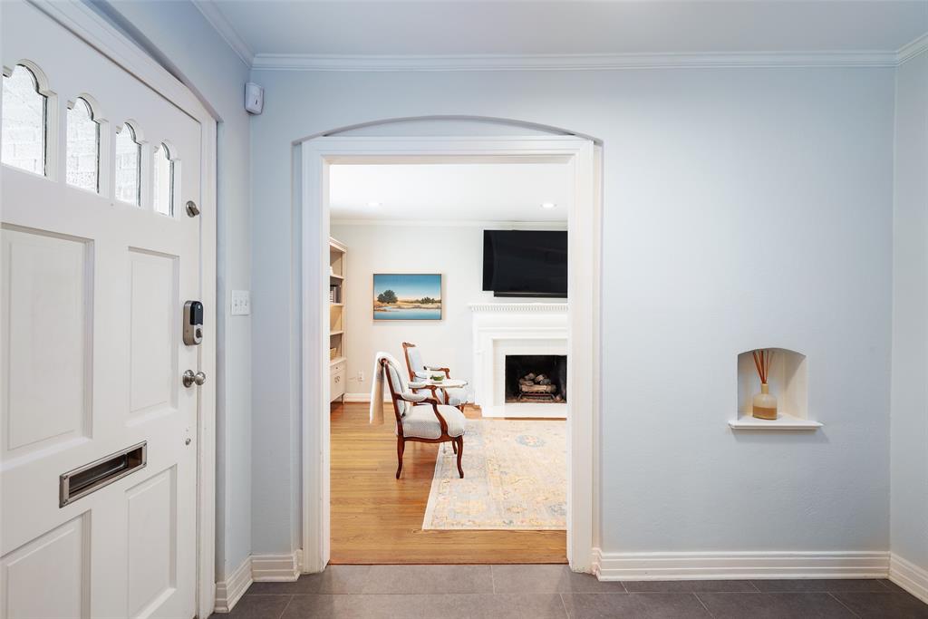 5924 Mccommas Boulevard