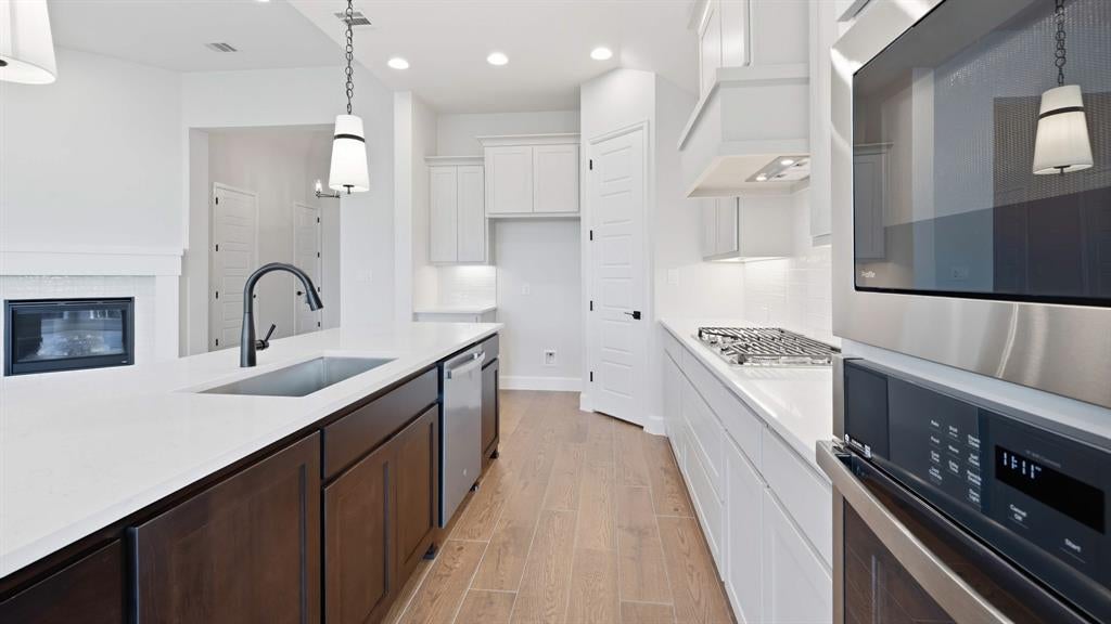 1741 Hillside Stroll Drive