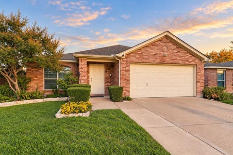 Photo of 3308 Knoll Trail, Balch Springs, TX 75180 (MLS # 21418897)
