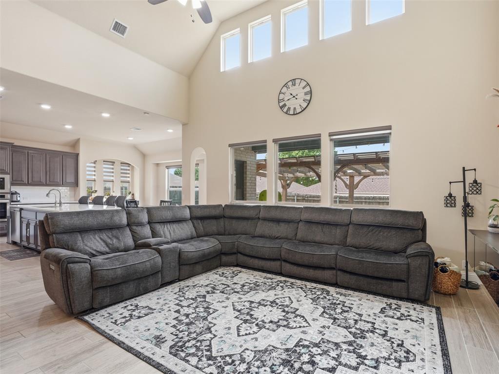 521 Ridgewater Trail
