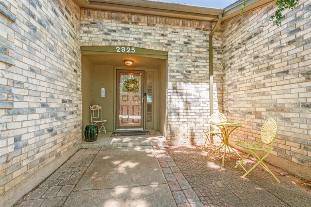 2925 White Oak Lane
