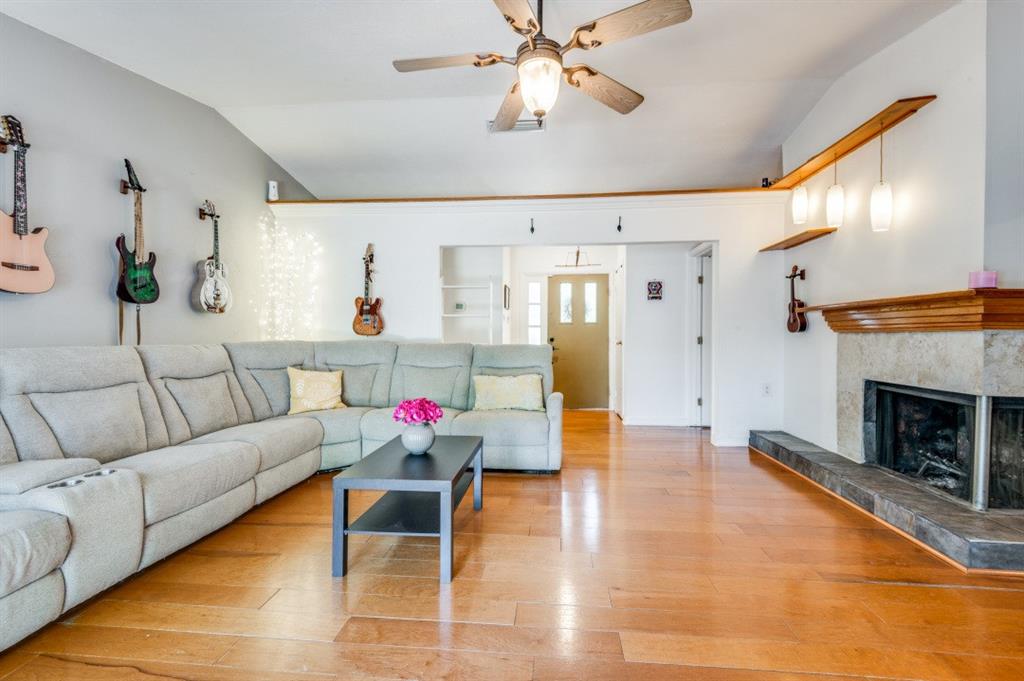 2925 White Oak Lane