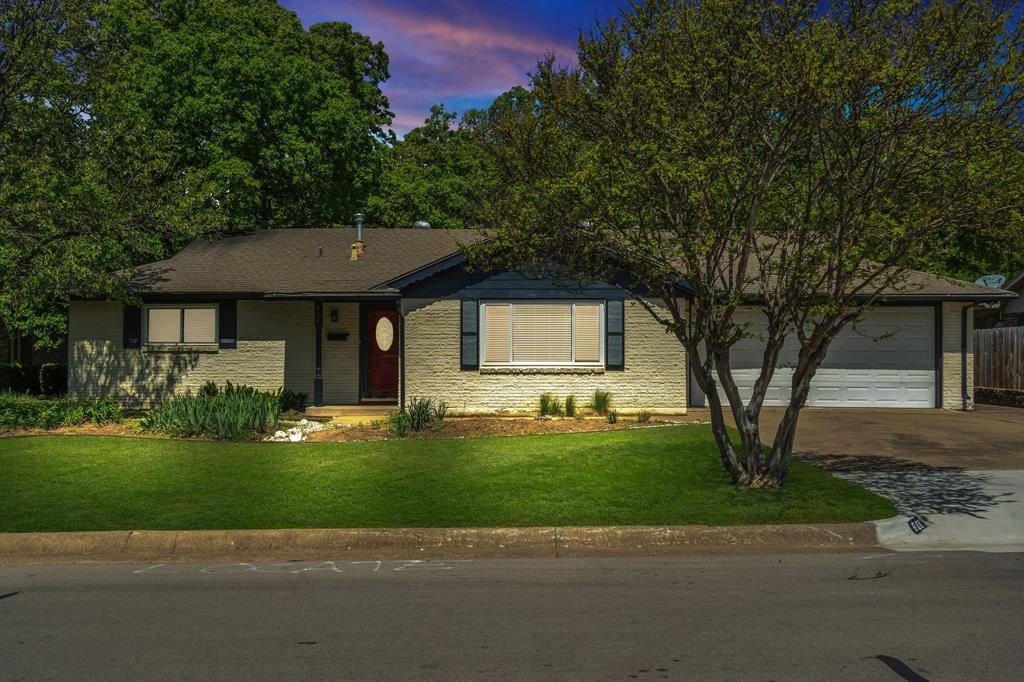 908 Oakwood Drive