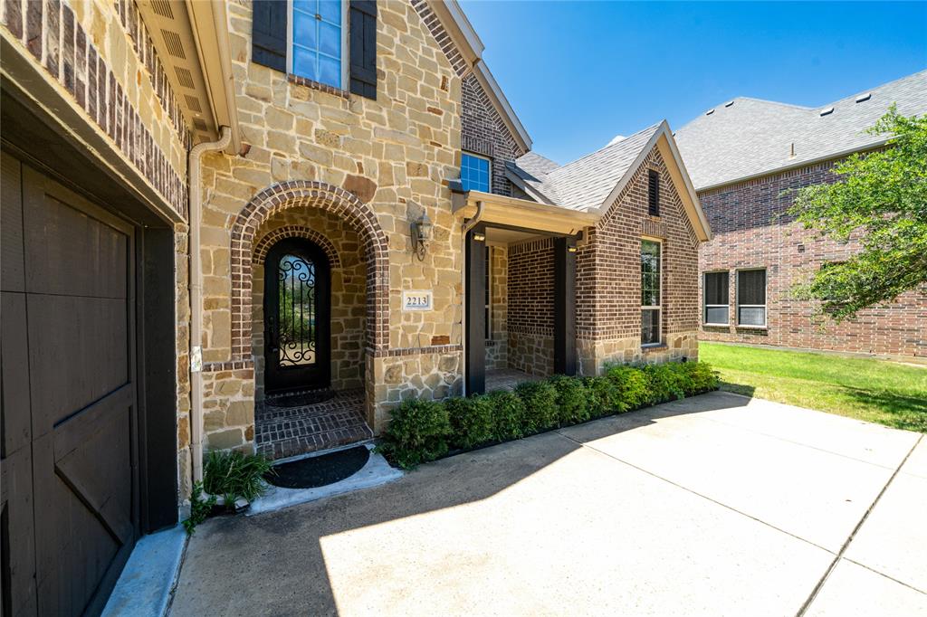2213 Cotswold Valley Court