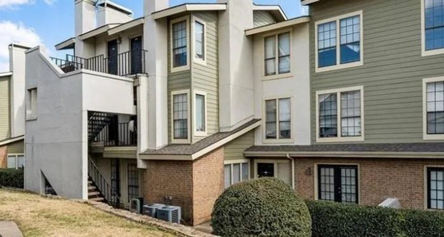 Wonderful 2 story house in Richardson ISD school district.  Newly renovated bright and spacious. All new appliances, fresh paint, new carpet, light fixtures etc. Conveniently accessible to Richland college, Downtown, Plano, Frisco, Garland, McKinney are all minutes away from this central location! Move in ready