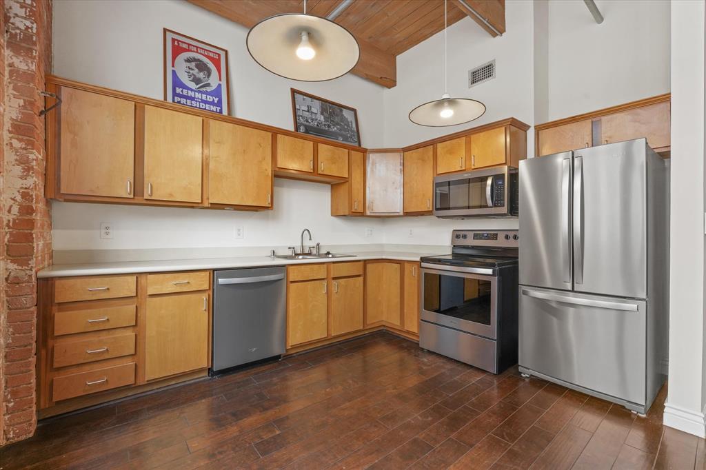 Elm Place Residences - Residential