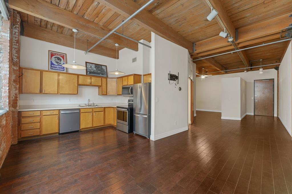 Elm Place Residences - Residential