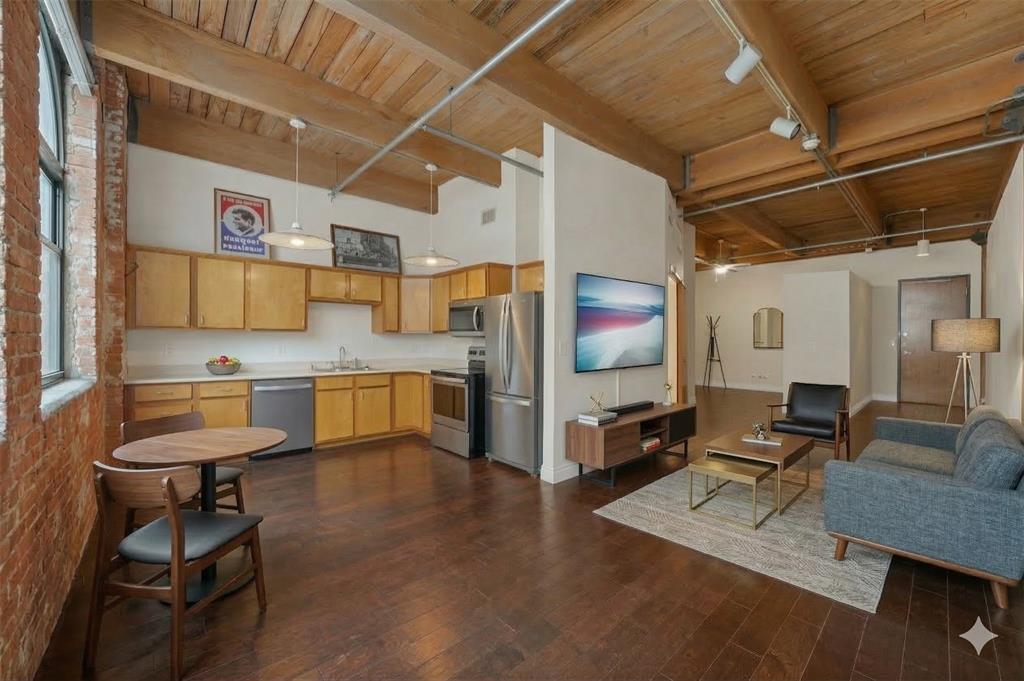 Elm Place Residences - Residential