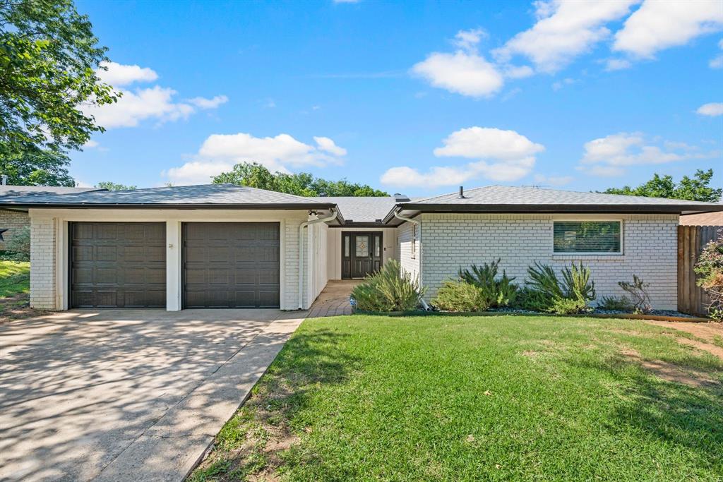 652 Oak Drive