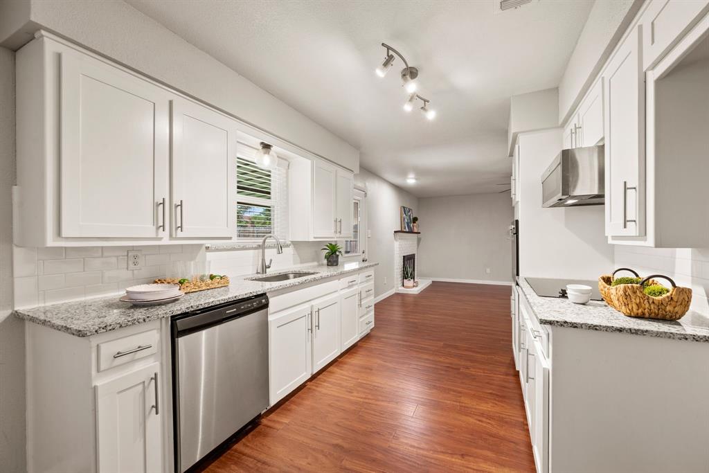 652 Oak Drive