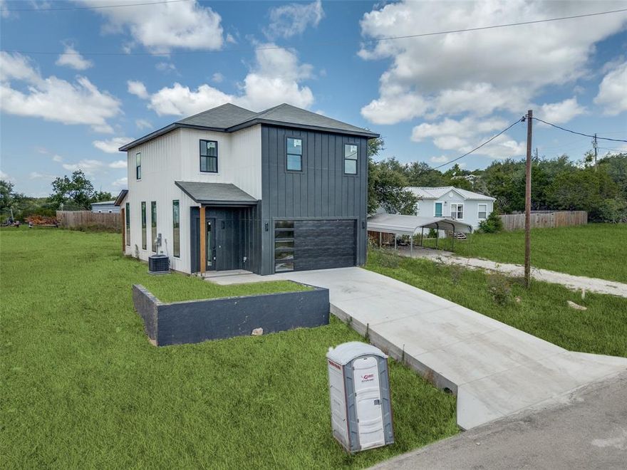 This modern 3-bedroom, 2-bath offers 1,781 sq ft of open-concept living with high ceilings, designer finishes, and large windows that fill the space with natural light.
Enjoy a sleek kitchen with ample storage, a walk-in pantry, and stylish bathrooms with gold fixtures and custom tile. Upstairs, spacious bedrooms with walk-in closets and plush carpet provide comfort and functionality.
Complete with a laundry room, 2-car garage, and fenced yard—this home blends modern design with everyday convenience.
Seller offering credit for appliances of buyers chosing!