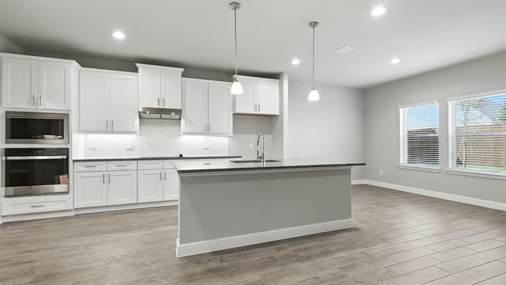 1412 LEONARD Court