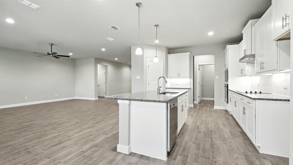 1412 LEONARD Court