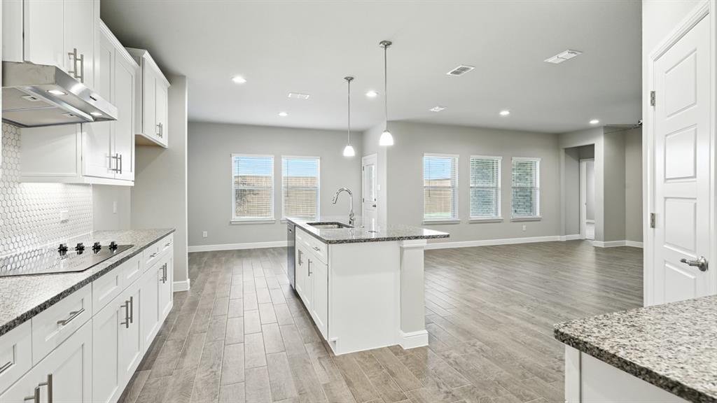 1412 LEONARD Court