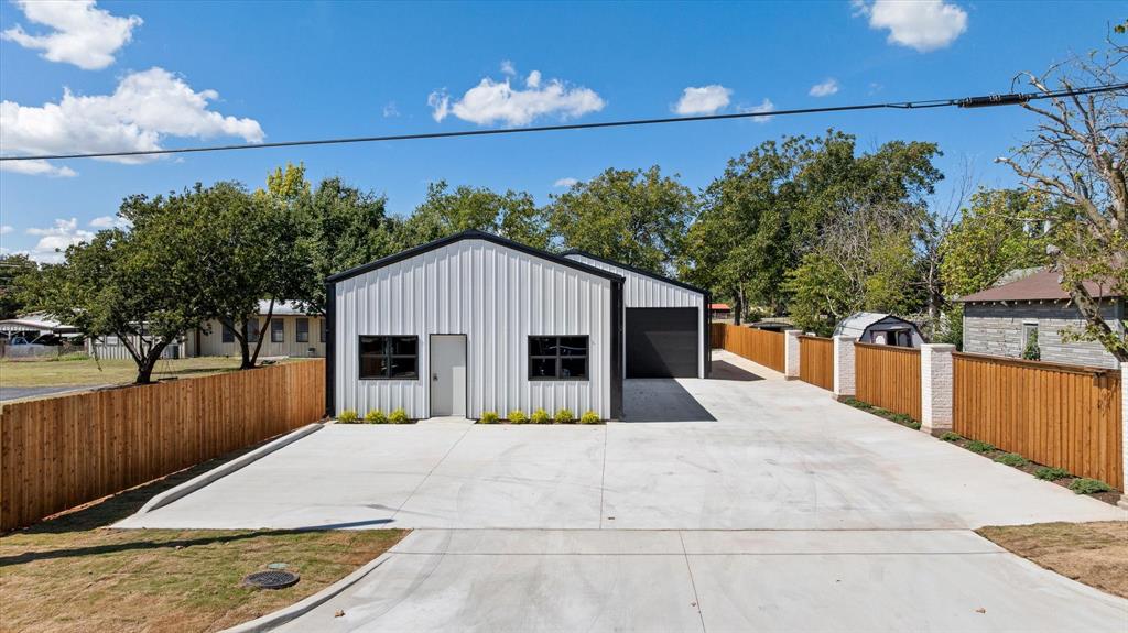 619 N Crockett Street