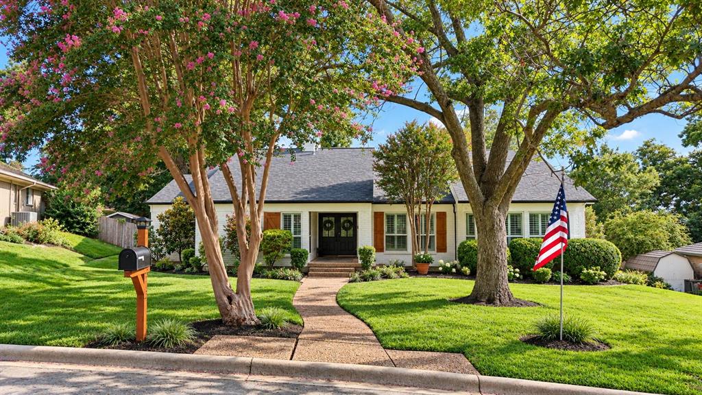 303 Russwood Street