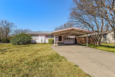 Photo of 1401 N Rockwall Avenue, Terrell, TX 75160 (MLS # 21174281)