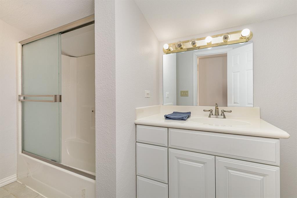 Club Manor - Residential