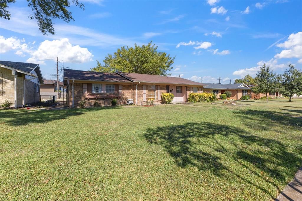 Photo of 3109 Point East Drive, Mesquite, TX 75150 (MLS # 21091981)