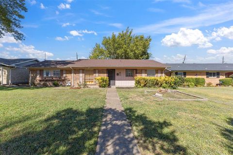 Photo of 3109 Point East Drive, Mesquite, TX 75150 (MLS # 21091981)
