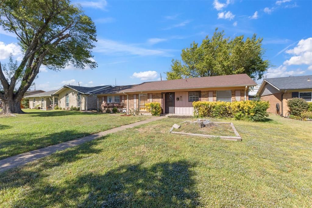 Photo of 3109 Point East Drive, Mesquite, TX 75150 (MLS # 21091981)